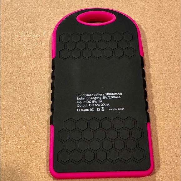 SOLAR CHARGER BRAND NEW BLACK/PINK - Picture 3 of 6